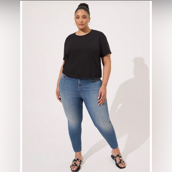 Torrid Relaxed Signature Jersey Crew Neck Crop Tee - Picture 2 of 5